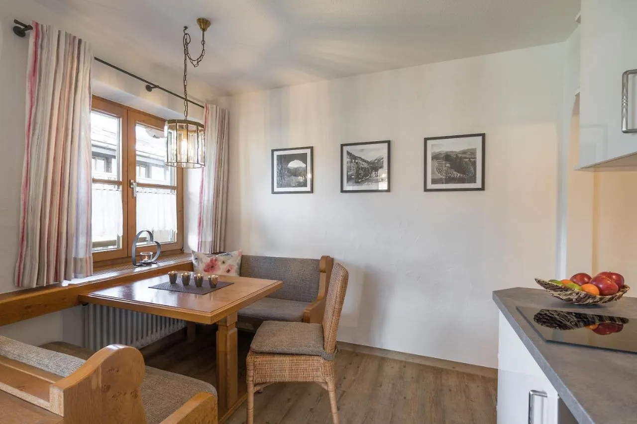 Ferienwohnungen Alpentraum - Landhaus Im Oberen Markt Oberstdorf 0*,  Německo
